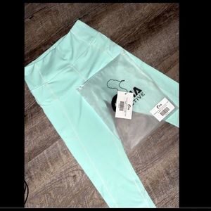 Zyia Light N Tight Sz 6 Capris